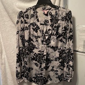 Candie’s Black & White Poly Print Long Tunic Size Large